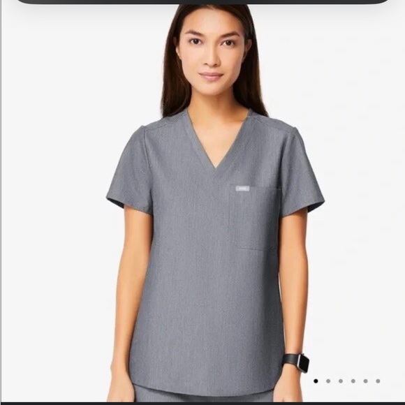 Figs Tops - Women’s Figs Catarina Scrub Top. Graphite Gray technical collection L